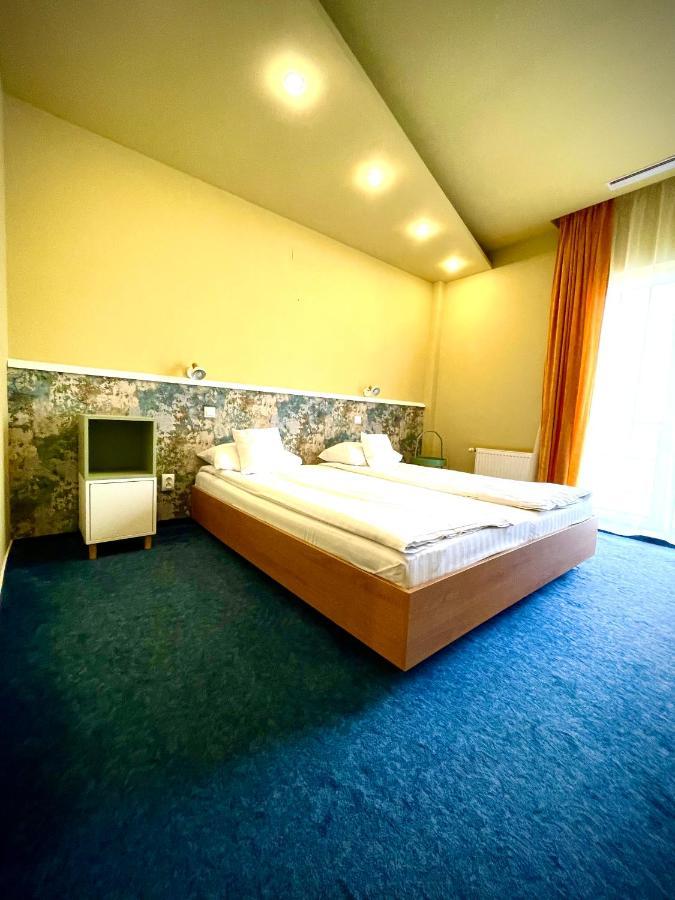 Torontal Hotel 3*