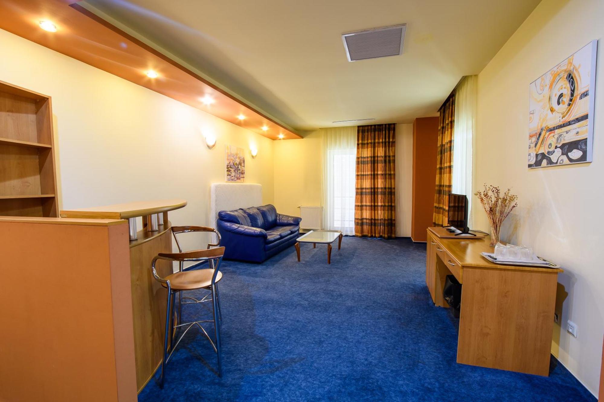 Torontal Hotel 3*