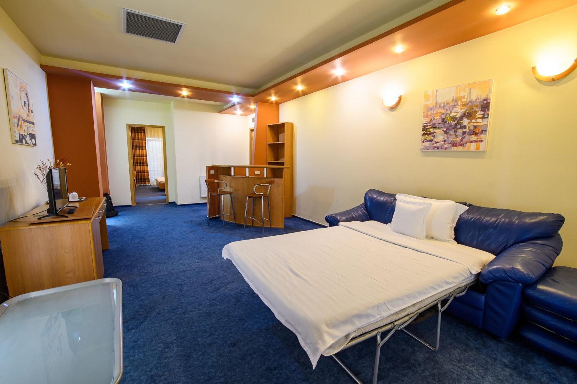 Torontal Hotel 3*
