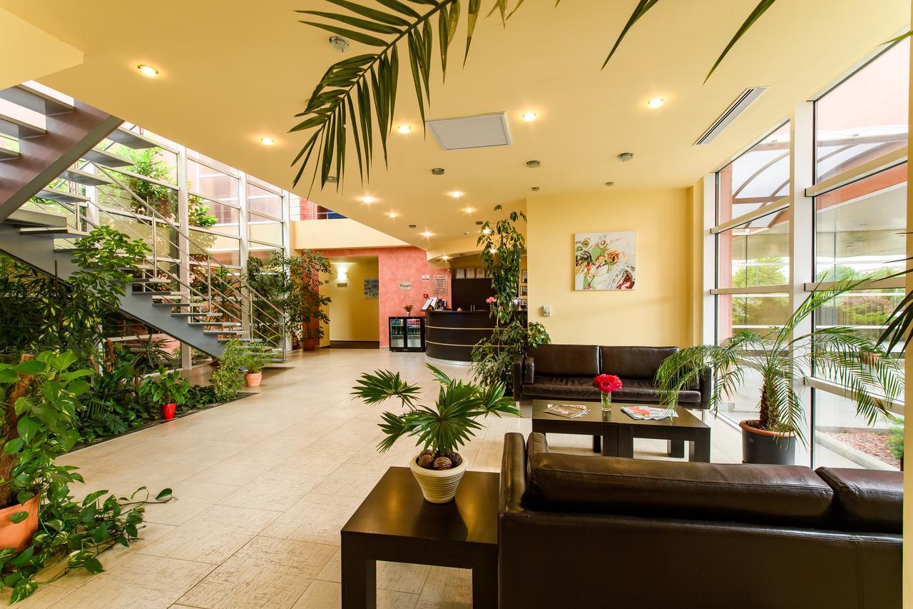 Torontal Hotel 3*